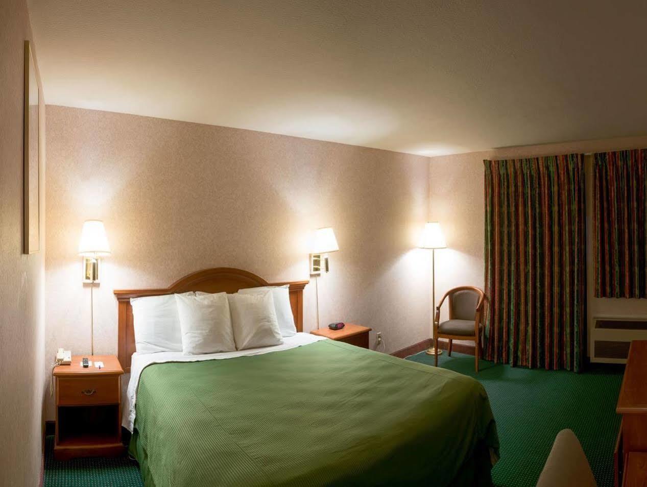 San Bernardino Inn & Suites Extérieur photo