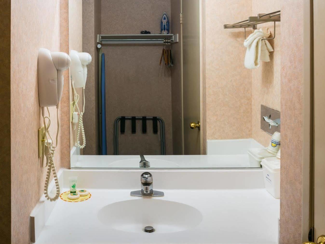San Bernardino Inn & Suites Extérieur photo